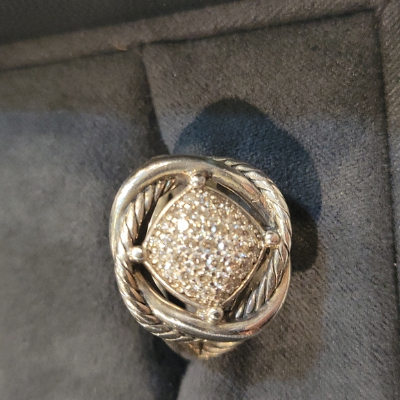 David Yurman Infinity Ring with Diamonds - Picture 4 of 5